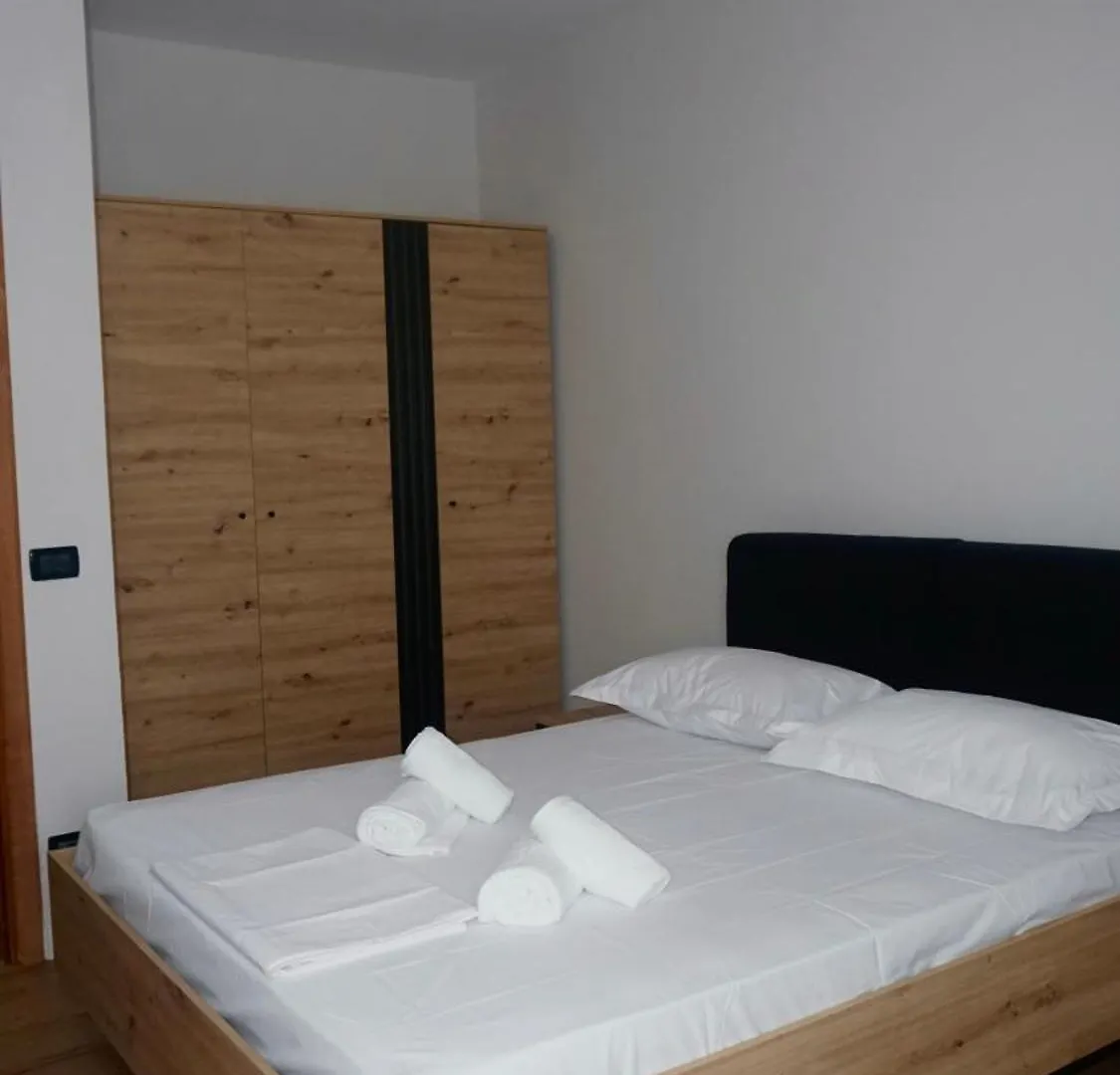 Geri Apartment Durrës 0*,