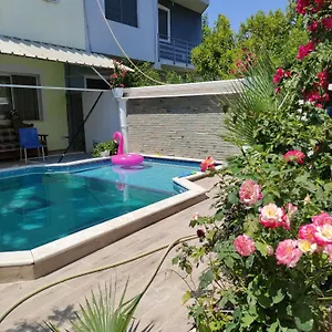  Kwatera prywatna Ilirida-swimming Pool & Garden View For Rent